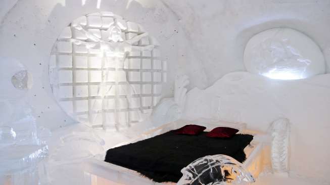 Hotel de Glace, hotel berinterior serba es yang memiliki suhu minus 4 derajat Celsius. (Reuters/Mathieu Belanger)