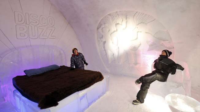 Hotel de Glace, hotel berinterior serba es yang memiliki suhu minus 4 derajat Celsius. (Reuters/Mathieu Belanger)