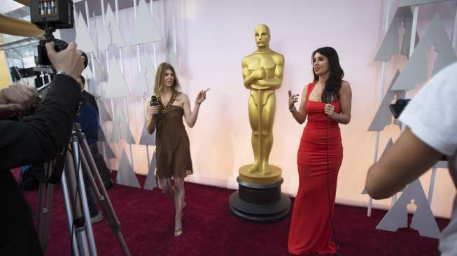 Persiapan di Dolby Theater, Los Angeles, California, jelang digelarnya Academy Awards ke-87, (21/2). (Reuters/Robert Galbraith)