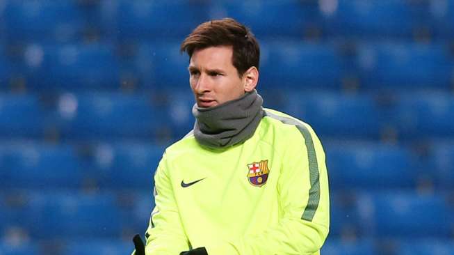 Pemain barcelona Lionel Messi saat melakoni sesi latihan di Etihad Stadium, Manchester (23/2). Reuters/Carl Recine Livepic