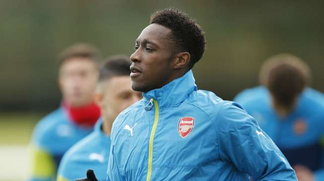 Pemain Arsenal Danny Welbeck saat sesi melakoni sesi latihan menjelang laga menghadapi AS Monaco.  Reuters/John Sibley Livepic.