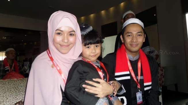 Umrah, Uki "NOAH" Boyong Anak Istri