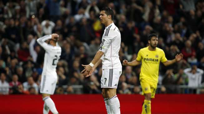 Begini reaksi pemain Real Madrid Cristiano Ronaldo ketika gagal mencetak gol. REUTERS/Susana Vera.