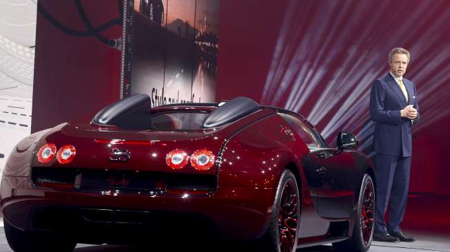 Bugatti memamerkan  Veyron Grand Sport Vitesse 'La Finale' di Geneva Motor Show 2015, Selasa (3/3/2015)
