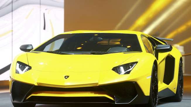 Lamborghini memperkenalkan generasi terbaru Aventador di ajang Geneva Motor Show 2015.