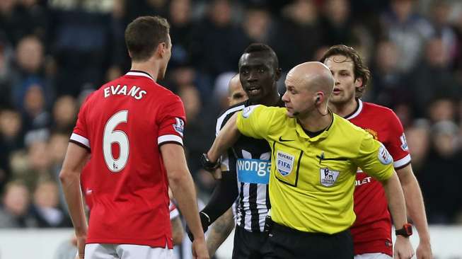 Perang Ludah, Pemain MU dan Newcastle Terancam Dihukum FA