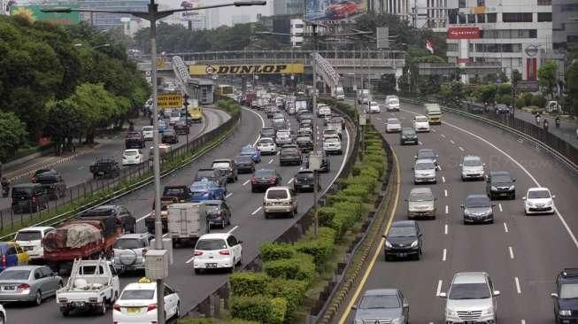 Pemerintah akan menaikan Pajak Pertambahan Nilai (PPN) sebesar 10 % untuk jalan tol terhitung tangal 1 April 2015 mendatang. 