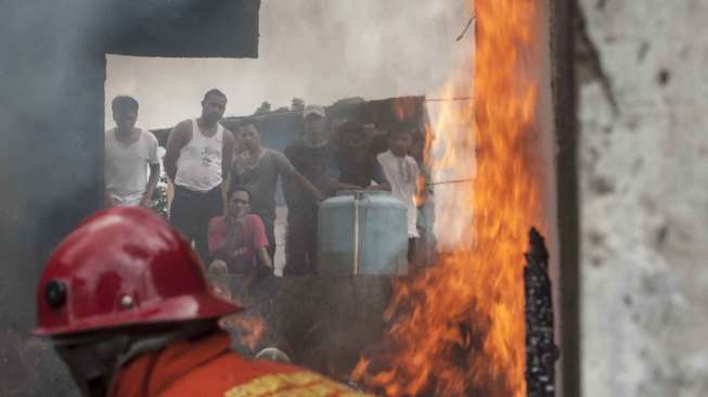 Gudang Penyimpanan Cat Terbakar