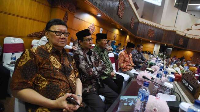 Forum tersebut membahas Tindak lanjut Undang-undang Nomor 23 tahun 2015 tentang Pemerintahan Daerah.