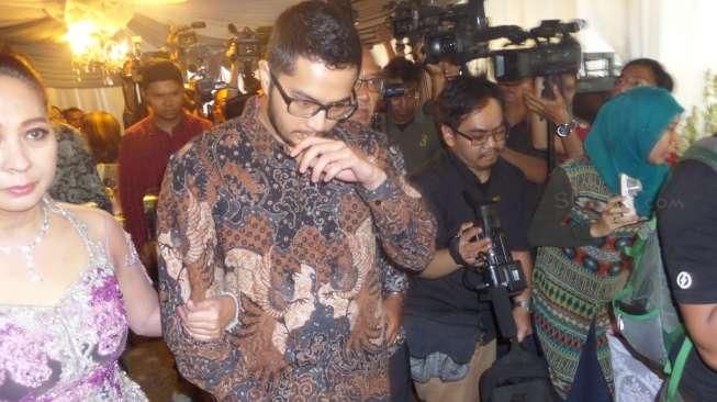 Calon Suami Revalina Terlihat Tegang di Acara Seserahan