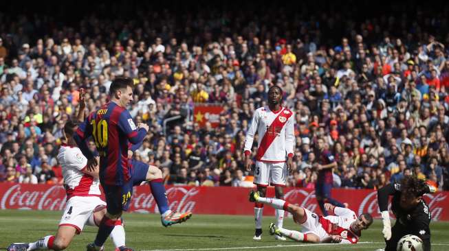 Reaksi Lionel Messi usai mencetak gol ke gawang Rayo Vallecano (8/3) [Reuters/Albert Gea]