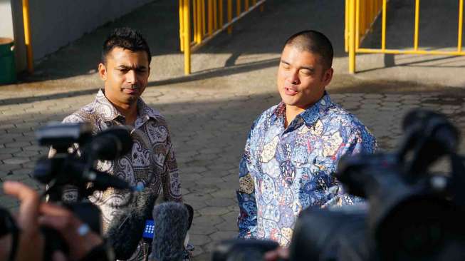 Keluarga dua terpidana mati asal Australia, melakukan kunjungan pertama setelah mereka dipindahkan dari Lapas Krobokan Bali, ke Lapas Besi Nusakambangan. 