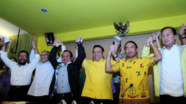 Kementerian Hukum dan HAM telah mengakui kepengurusan DPP Partai Golkar versi Munas Ancol yang dipimpin oleh Agung Laksono.