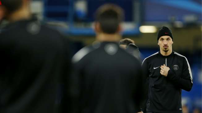 Striker PSG Zlatan Ibrahimovic menghadiri latihan di Stamford Bridge (11/3) [Retuers/John Sibley]