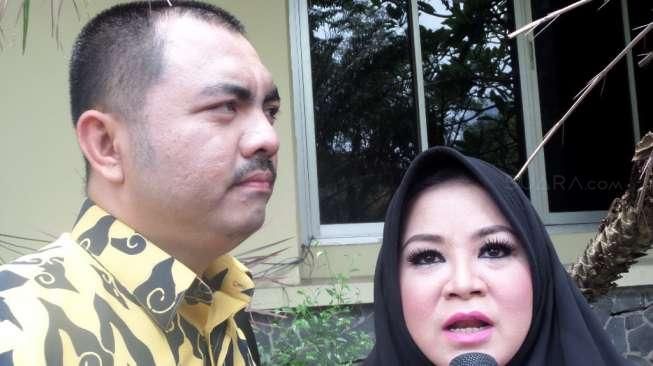 Annisa Bahar: Tatap Mata Saya Ya, Sandy