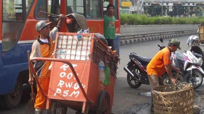 DPRD dan Ahok Berantem, Ini Suara Petugas Kebersihan Jakarta