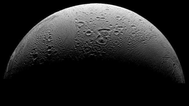 Punya Lautan Air Panas, Bulan Saturnus Diduga Sembunyikan Alien