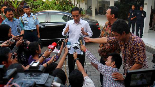 Presiden Joko Widodo mendatangi Pelayanan Kesehatan Blok F, Balai Kota Jakarta, hari Jumat (13/3). (Suara.com/Oke Atmaja)