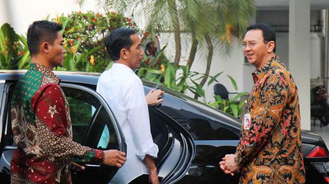 Presiden Joko Widodo mendatangi Pelayanan Kesehatan Blok F, Balai Kota Jakarta, hari Jumat (13/3). (Suara.com/Oke Atmaja)