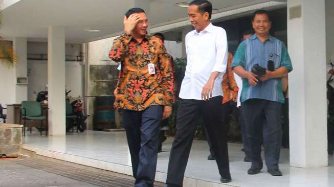 Presiden Joko Widodo mendatangi Pelayanan Kesehatan Blok F, Balai Kota Jakarta, hari Jumat (13/3). (Suara.com/Oke Atmaja)