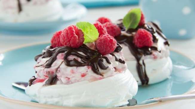 Meringue Isi Yogurt Stroberi yang Yummy