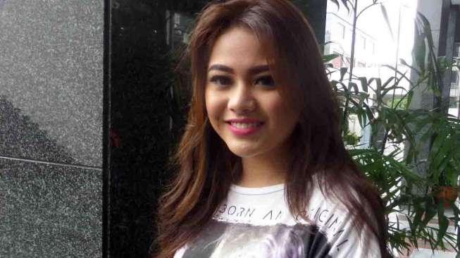 Aurel ditemui di ultah ke-2 anak presenter Ayu Dewi, di Jakarta, Sabtu (14/3).