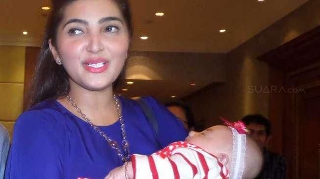 Persedian Air Susu Ibu (ASI) buat Arsy Addara Musicia Hermansyah mulai berkurang.