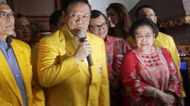 Agung Laksono Datang, Rapat Golkar di Medan Ricuh