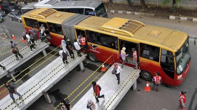 Imbas Pelebaran Halte Busway