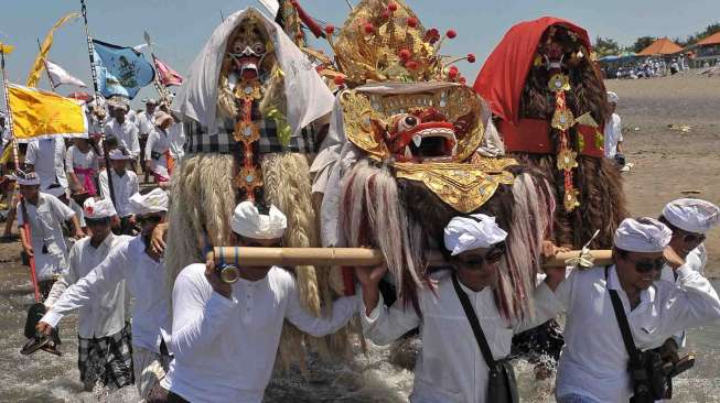 Melasti Jelang Nyepi