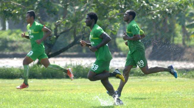 Tekuk Persib, Persebaya Juarai Turnamen Segitiga