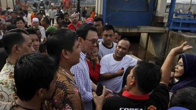 Ahok Pantau Pintu Air Karet