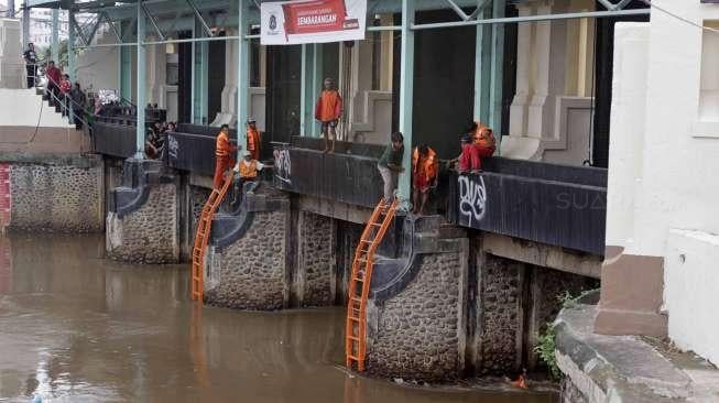 Pintu Air Karet Status Siaga 3, 10 Wilayah di Jakarta Diprediksi Banjir