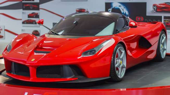 Ferrari LaFerrari [Shutterstock].