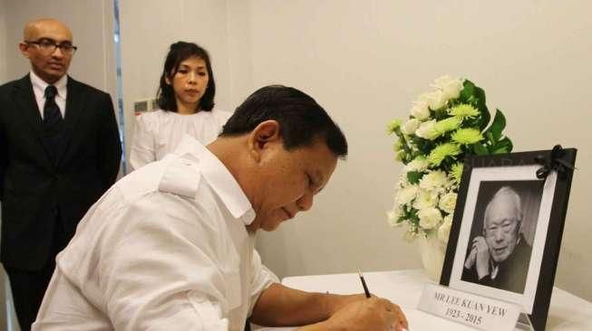 Kedatangan Prabowo untuk menyampaikan belasungkawa atas wafatnya Mantan Perdana Menteri, Lee Kuan Yew.