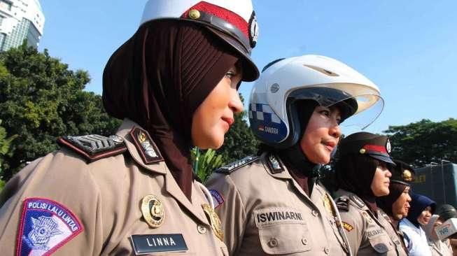 Plt. Kapolri Komisaris Jenderal Pol Badrodin Haiti telah menandatangani peraturan penggunaan jilbab bagi seluruh Polwan muslimah.