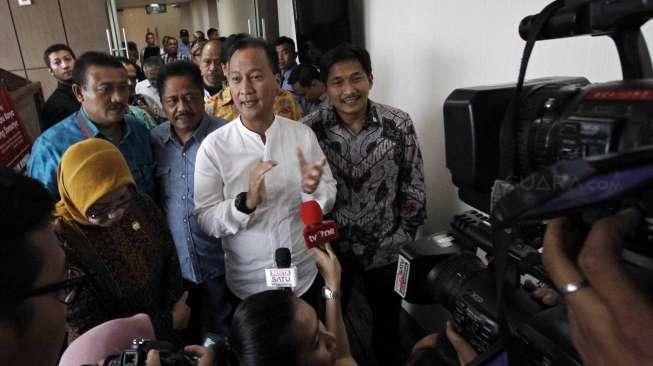 Paksa Masuk Ruang Fraksi Golkar, Kubu Agung Congkel Pintu