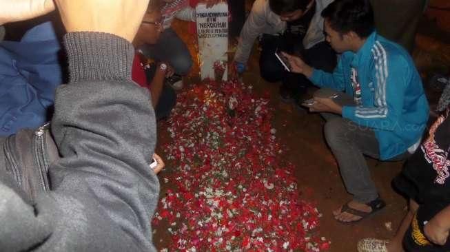 Makam Olga Syahputra Amblas?