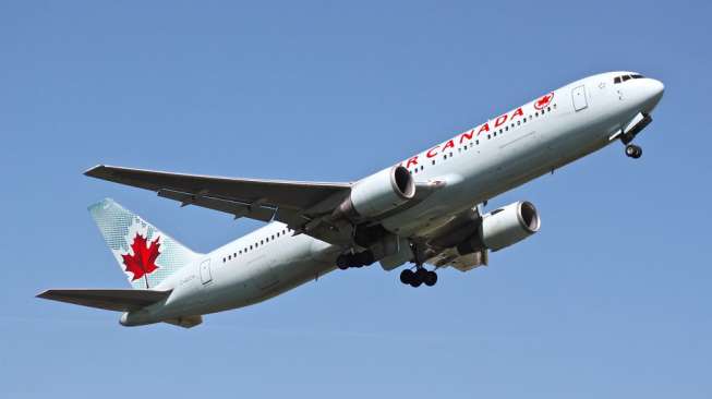 Pesawat Air Canada Tergelincir Saat Mendarat, 25 Orang Cedera