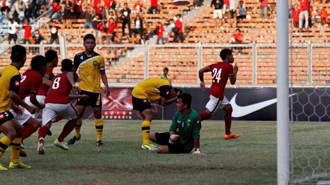 Pemain Timnas Indonesia U-23 Ahmad Nufiandani (24) merayakan golnya ke gawang Brunei Darussalam. [suara.com/Kurniawan Mas'ud]