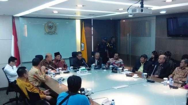 Pendukung Agung: Kok KMP Intervensi, Ini Kisruh Internal Golkar