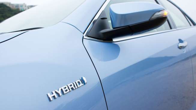 Ilustrasi mobil hybrid [Shutterstock].