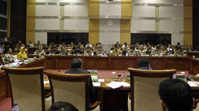 Komisi III DPR menggelar raker dengan Polri. [suara.com/Kurniawan Mas'ud]