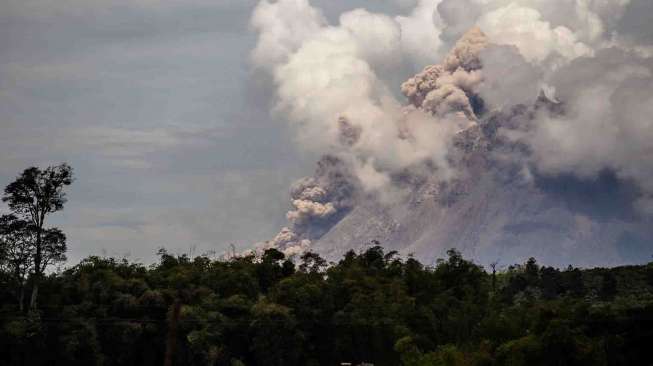 Gunung Sinabung Meletus