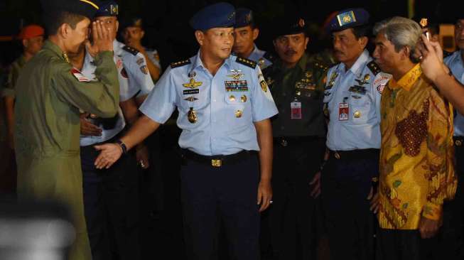 Sebanyak 22 personel TNI AU dan perwakilan Kemlu berangkat ke Yaman untuk mengevakuasi Warga Negara Indonesia. 