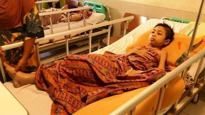 Tolong, Tumor Ganas Gerogoti Bocah Yatim Ini