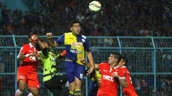 Tetap Bertanding di ISL, Arema dan Persebaya Lawan Pemerintah