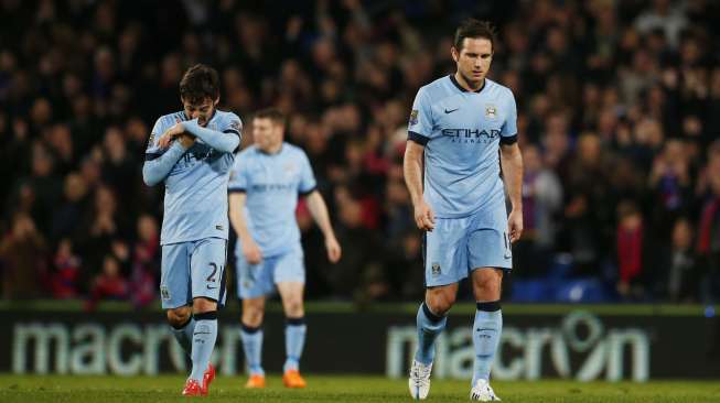 Pemain Manchester City Frank Lampard dan David Silva tampak kecewa di akhir laga setelah dikalahkan Crystal Palace 1-2 di Selhurst Park (6/4), Reuters / John Sibley Livepic