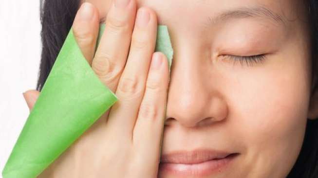 Jangan Asal Pakai, Skincare yang Cocok Untuk Kulit Berminyak dan Berjerawat