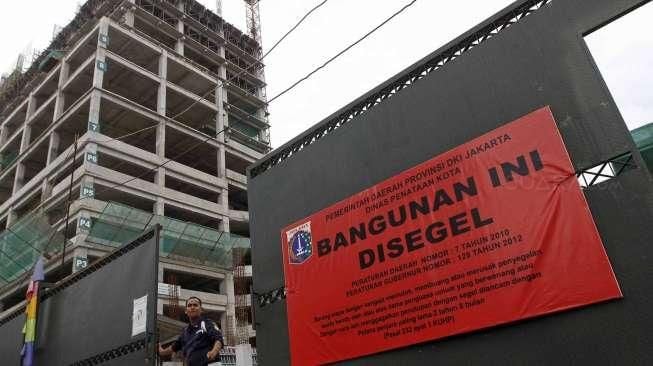 Penyegelan bangunan yang akan di tempati oleh Bank Jawa Barat (BJB) tersebut terlibat kasus sengketa lahan milik perusahaan lain sebagai pemilik sah.